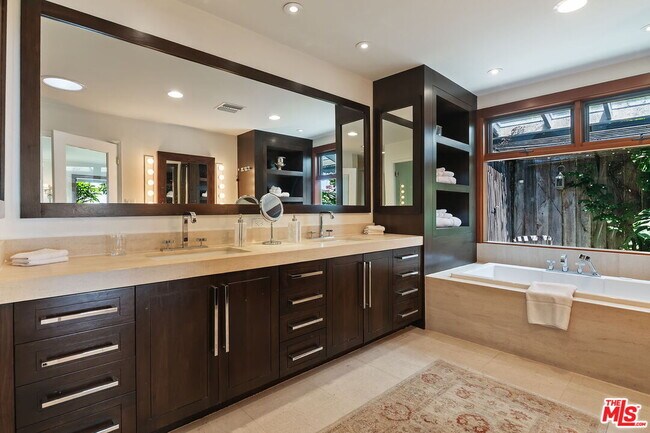 Building Photo - 1166 Las Pulgas Pl