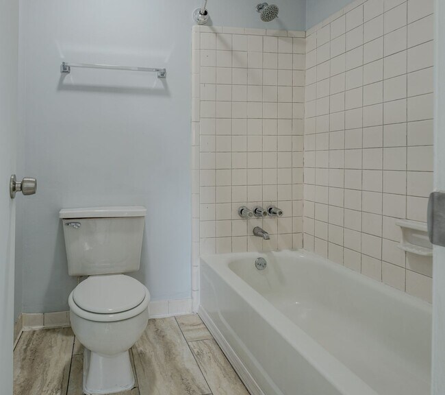 Building Photo - 290 Appleby Dr