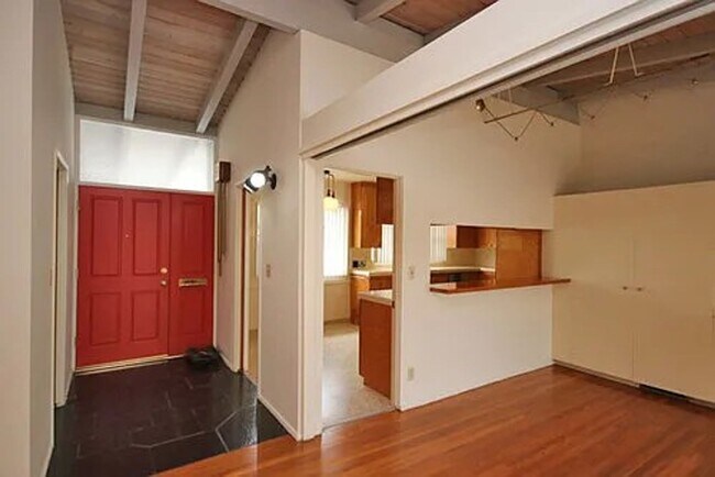 Building Photo - Beautiful 3 bed In Los Angeles