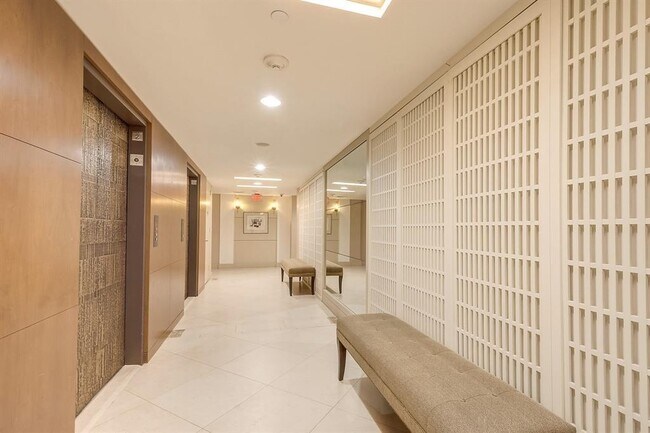 Building Photo - 5001 Woodway Dr
