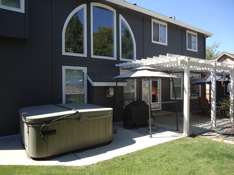 Spa & Grill - 528 E Knoll Dr
