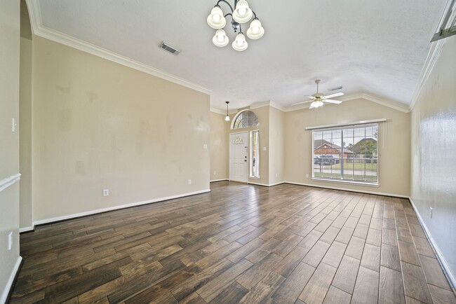 Building Photo - 7530 Alderly Dr