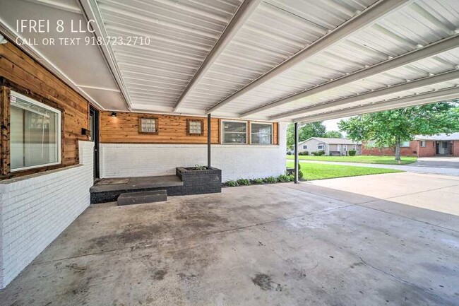 Building Photo - Midtown 4beds and 3 bath home completely u...