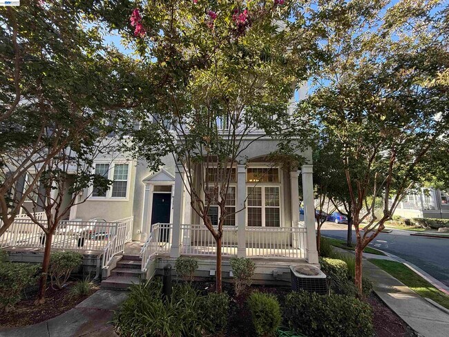 Building Photo - 3687 Whitworth Dr