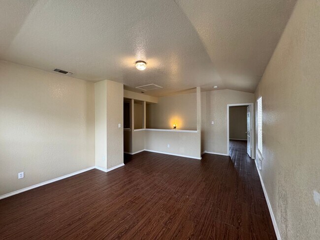 Building Photo - Move-In Ready 3BR Home with Open Living & Large Backyard Leon Valley | 410 & Bandera Rd