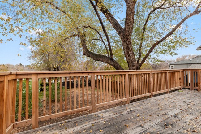 Building Photo - Close to UNR and Downtown!