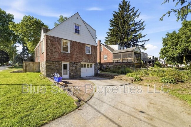 Building Photo - 248 E Turnbull Ave