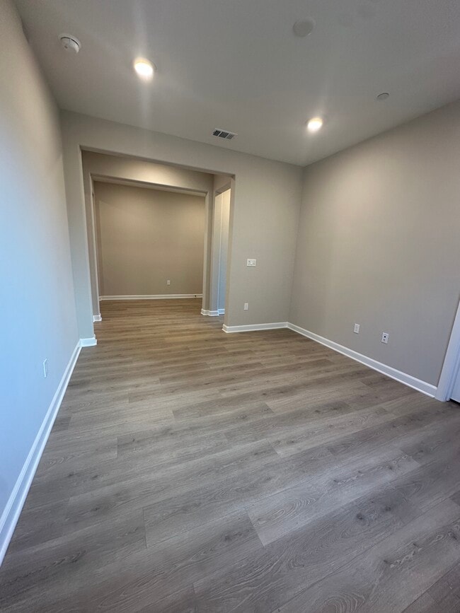 Building Photo - 2055 Woolem Pl