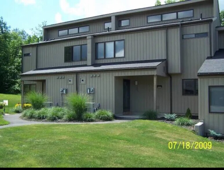 Building Photo - 1047 Danby Rd