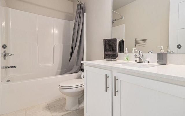 Building Photo - 394 Greenleaf