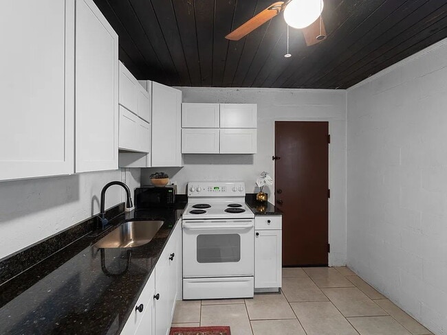 Building Photo - Move-In Special - Updated 2BR w/Washer/Dryer + $0 Deposit