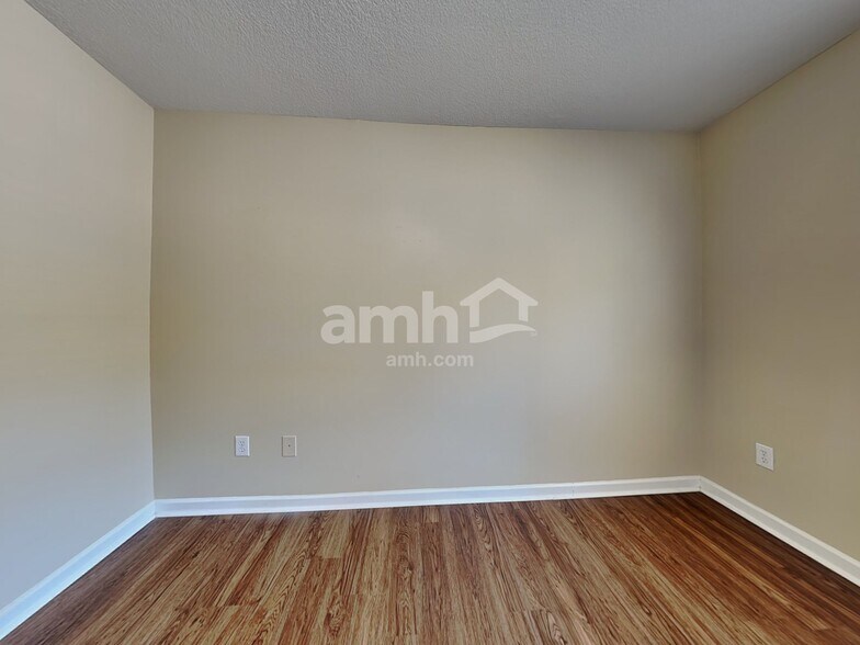 Building Photo - 122 Duraleigh Rd