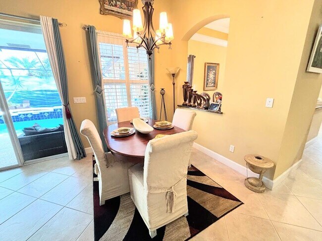 Building Photo - 885 SW Grand Reserves Blvd