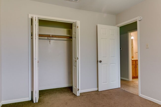 Building Photo - 2401 Brookridge Dr