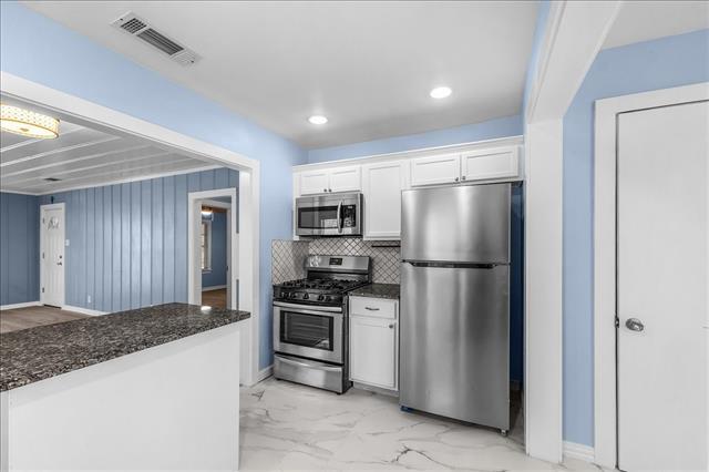 Building Photo - 301 Isbell Rd