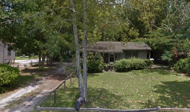 Building Photo - TWO BEDROOM, ONE BATH HOME