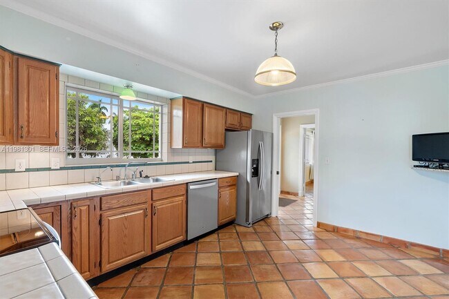 Building Photo - 300 187th St