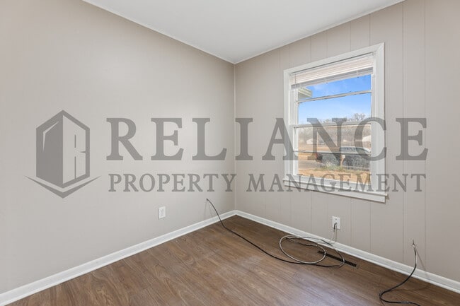 Building Photo - 3419 S Glenn Ave