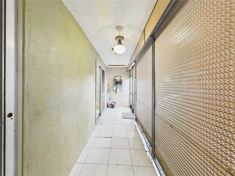 Building Photo - 4113 NW 88th Ave