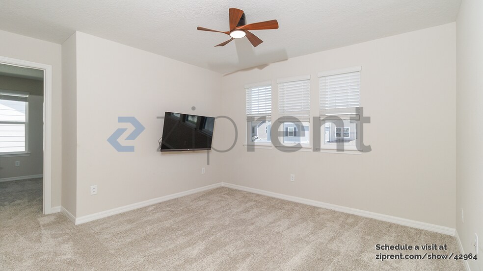Building Photo - 6636 Willow View Ave