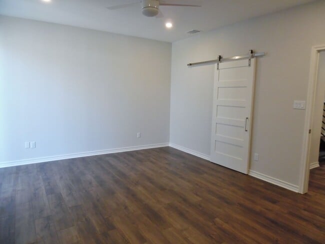Building Photo - 4715 Lafayette Ave
