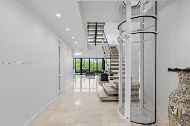 Building Photo - 6124 Paradise Point Dr