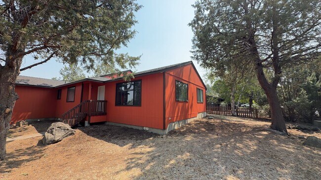 Building Photo - 2741 NE Laramie Way