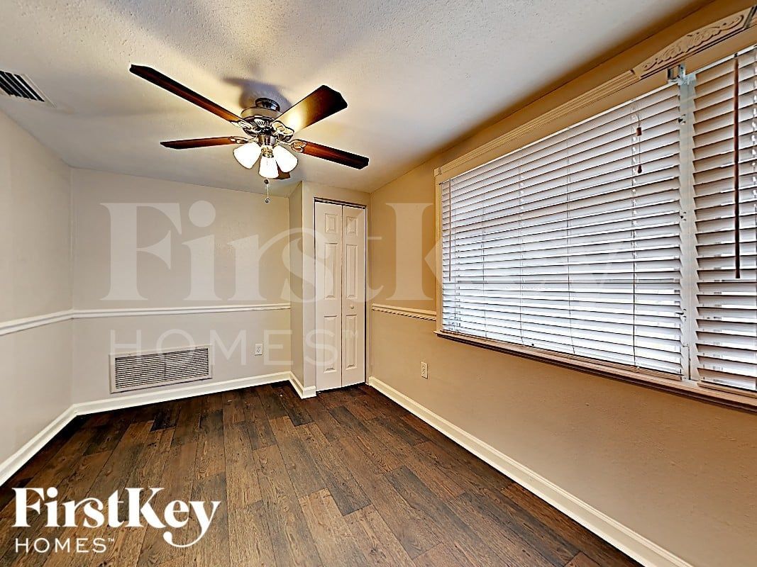Building Photo - 9220 Lido Ln