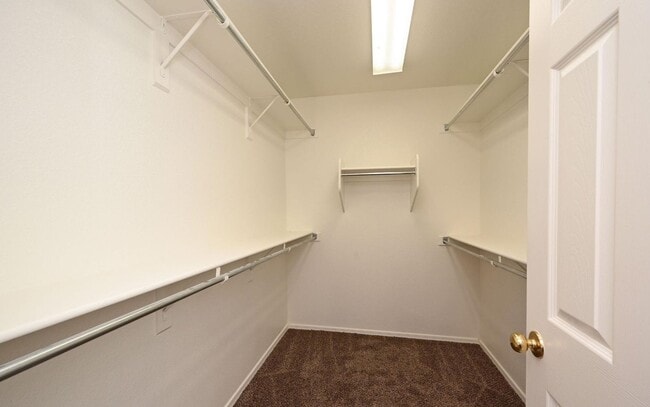 Building Photo - BEAUTIFUL 3 BEDROOM PLUS HUGE LOFT  for RENT