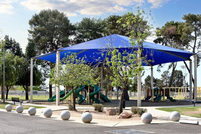 Building Photo - Great Location! Lovely  3Bedroom Plus/ 2Bathroom Chandler Home!