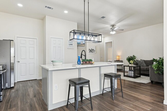 Building Photo - Spacious Custom New Build- 4 Bed 2 Bath Ho...