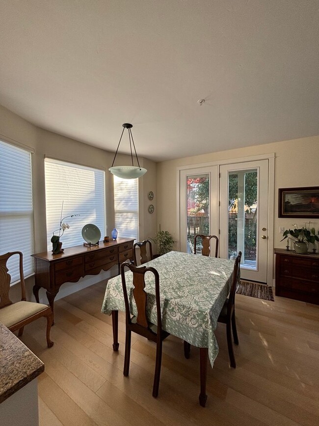 Building Photo - Fully Furnished Charming Upper Westside Ho...