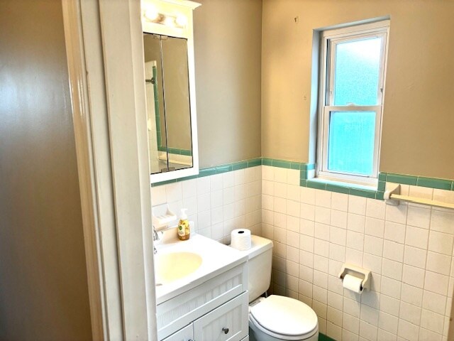 Full Bath - 1109 Mount Allen Rd