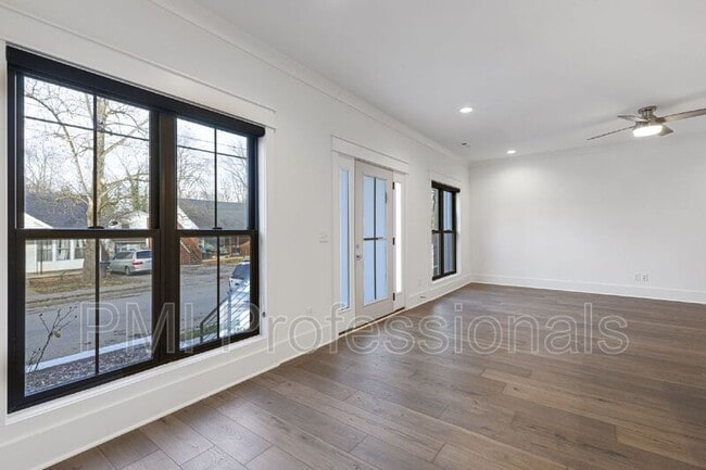 Building Photo - 225 S Bilbro Ave