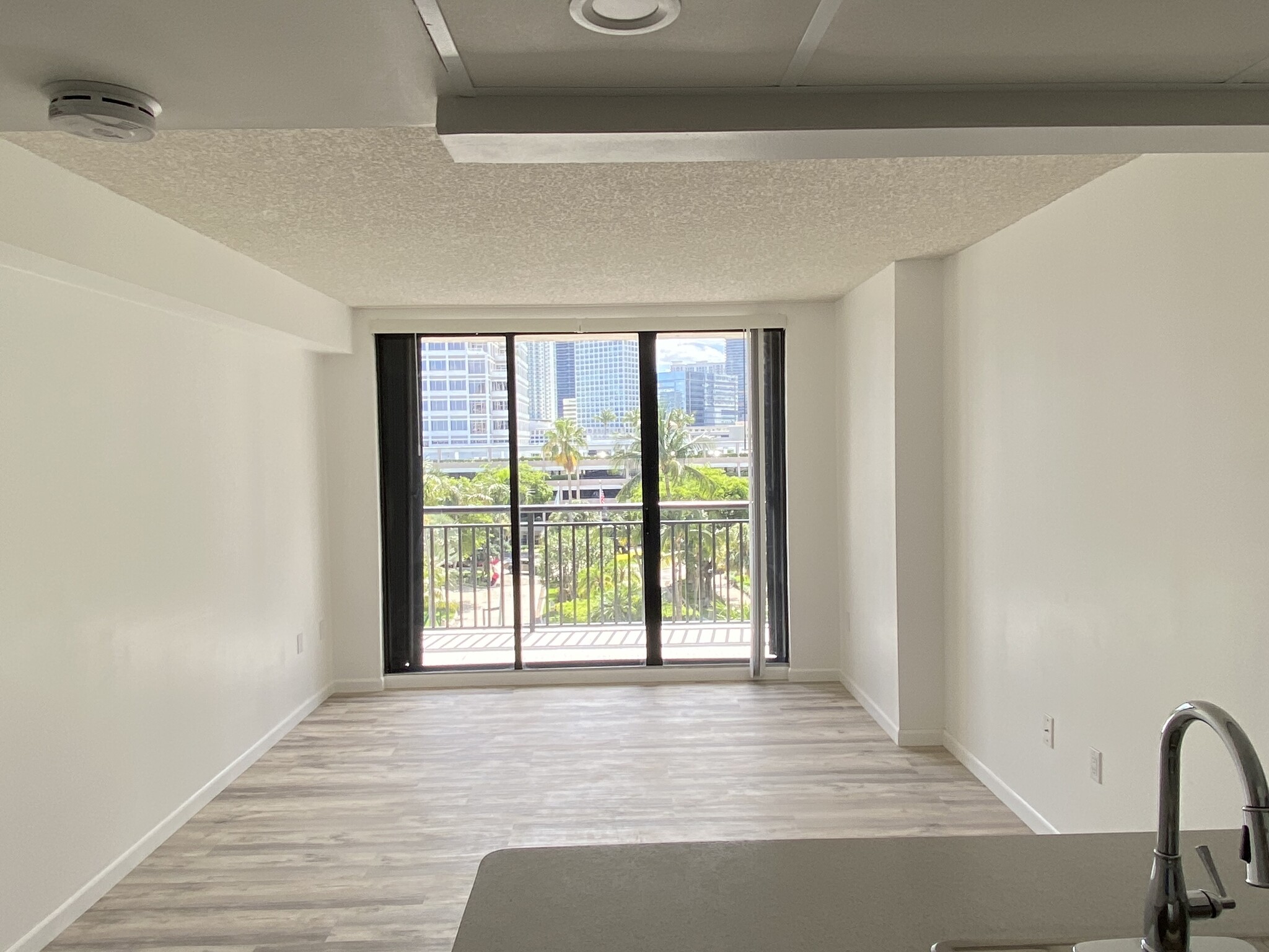 Building Photo - 540 Brickell Key Dr