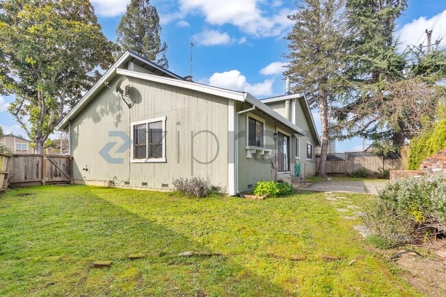 Building Photo - 25 Leslie Ct