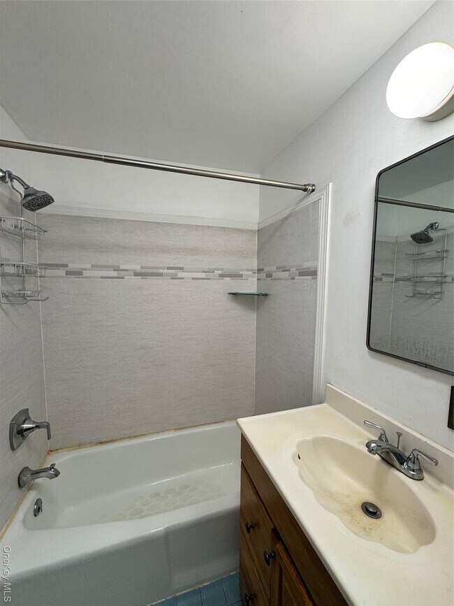 Building Photo - 84-88-88 E Main St