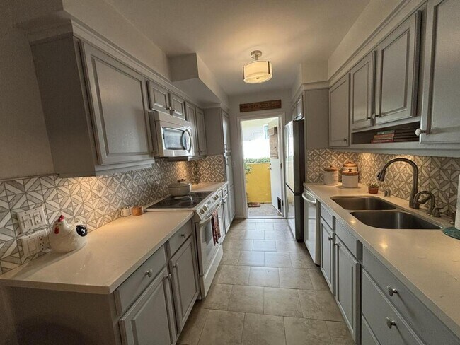 Building Photo - 8340 Manitoba St