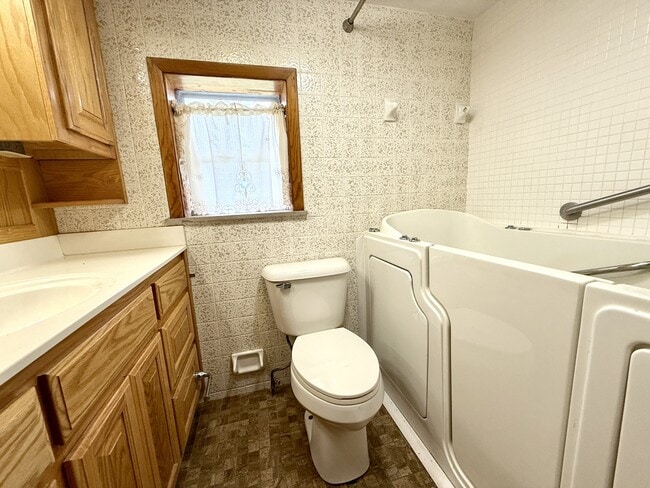 Building Photo - 52 Landmark Rd