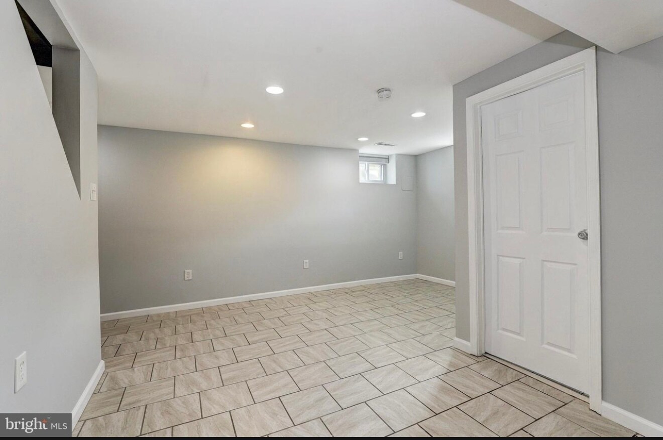 Building Photo - 4506 Furley Ave