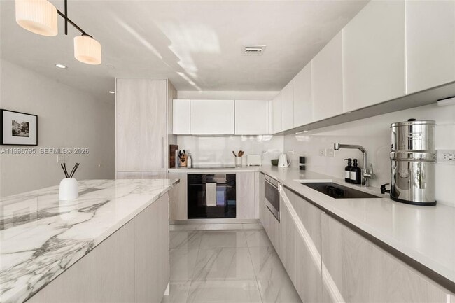 Building Photo - 3131 NE 7th Ave