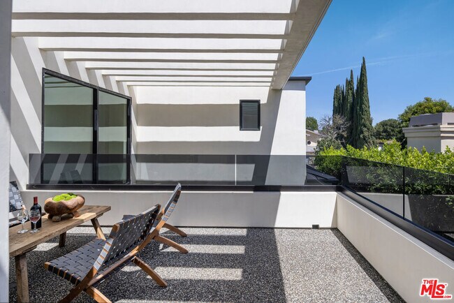 Building Photo - 14822 Hesby St