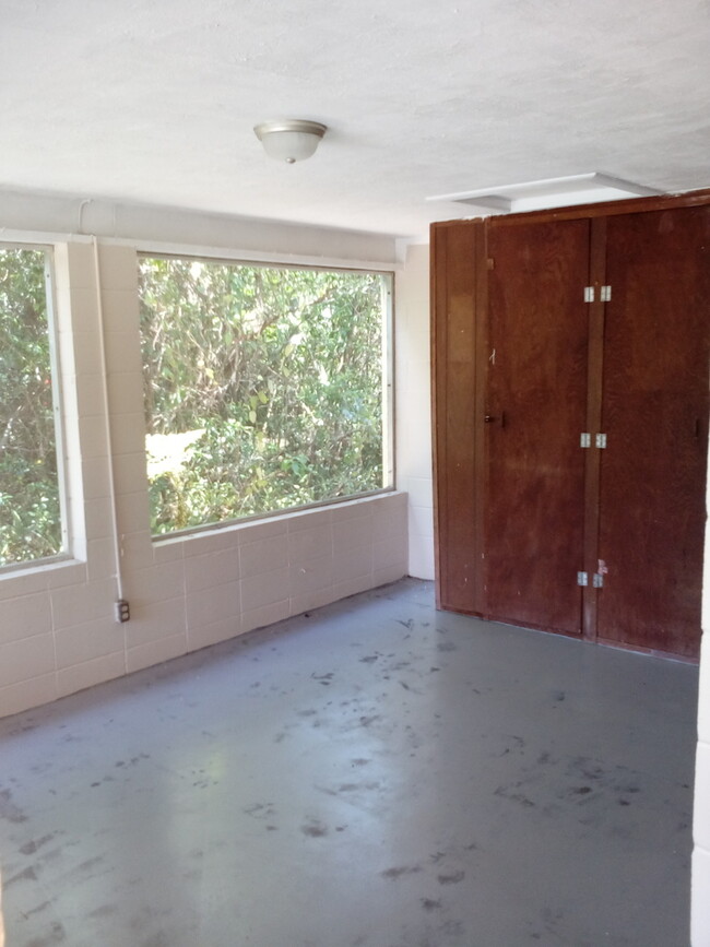 Building Photo - FREE 1ST MONTH RENT 2 Bed 1 Bath Home Pet ...