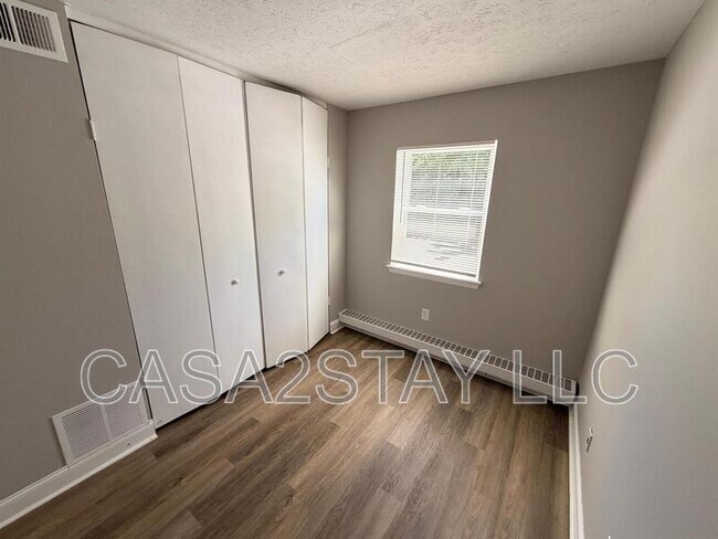 Building Photo - 2125 St Johns Pl