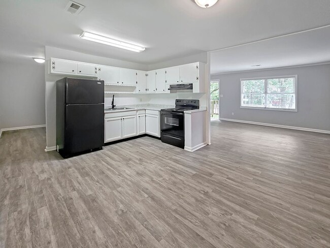 Building Photo - Updated 3-Bedroom Brick Ranch in Jonesboro with Fenced Yard & Prime Location