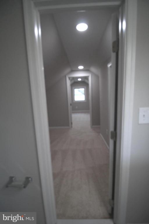 Building Photo - 548 S Marlyn Ave