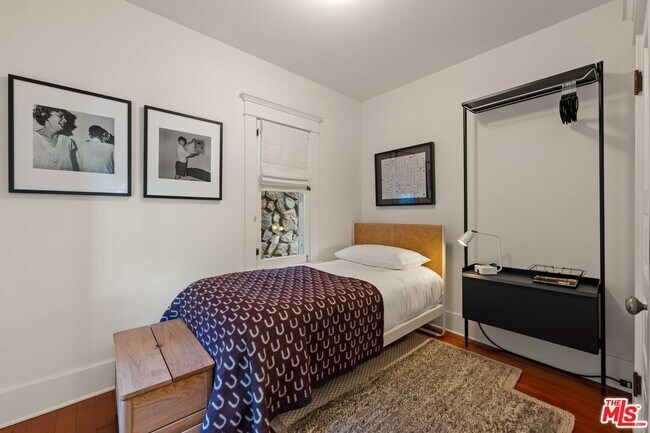 Building Photo - 8050 Jovenita Canyon Dr