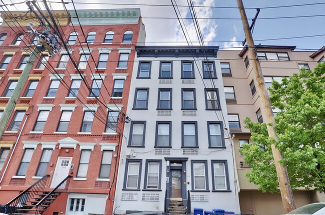 Building Photo - 310 Madison St