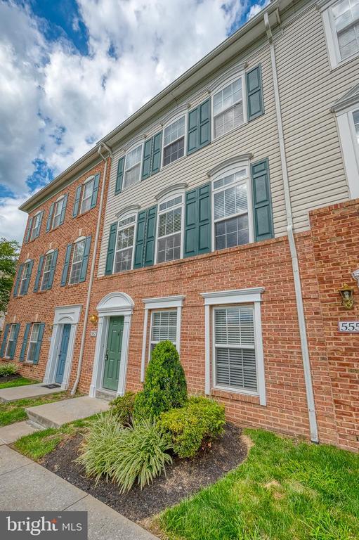 Primary Photo - 557 Rhapsody Ct