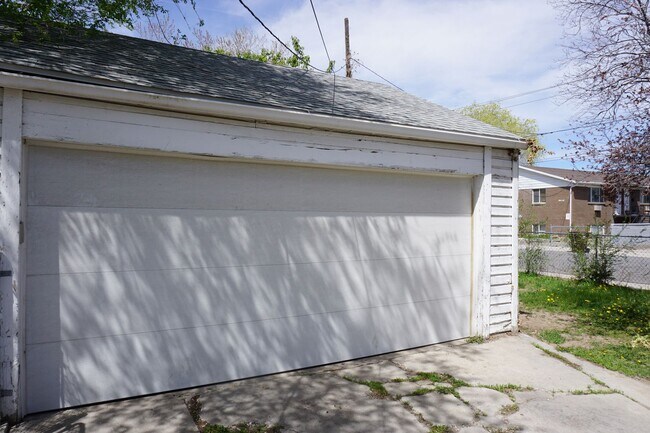 Building Photo - Upgraded 4 Bed 2 Bath Midvale Home